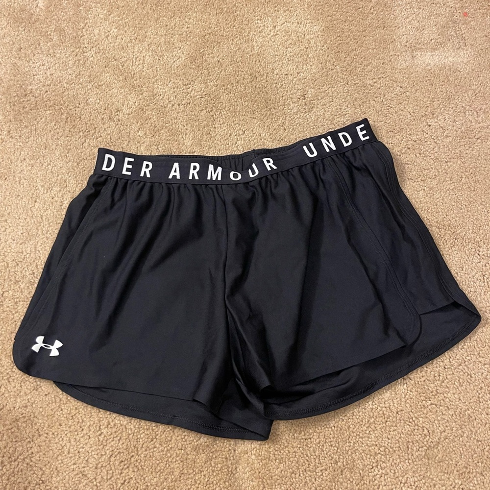 XL Black Under Armour shorts with pockets